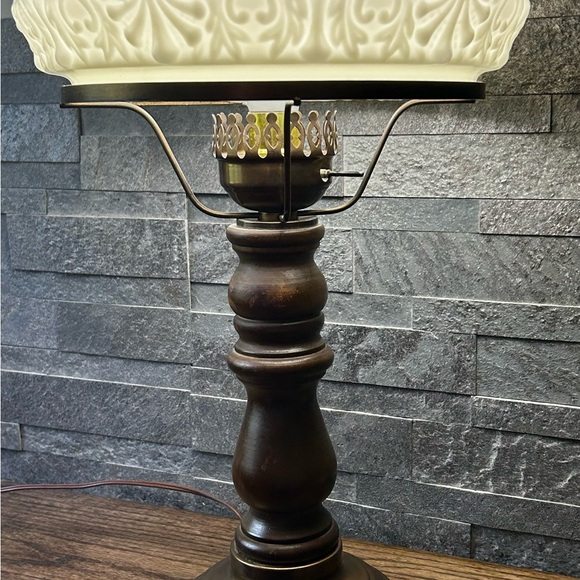 Milk glass table lamp with wood base. - Picture 6 of 8